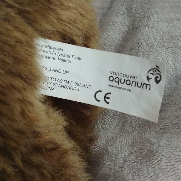 Vancouver Aquarium Grizzly bear plush - Picture 5 of 7